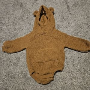 Old navy bear outfit 18-24 months unisex